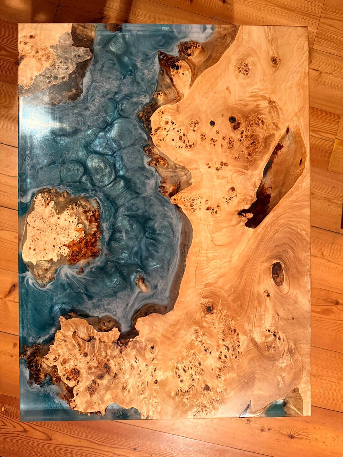 Epoxy Smola Jagnjed Tirkizni Stol Sa Efektom Valova (2)